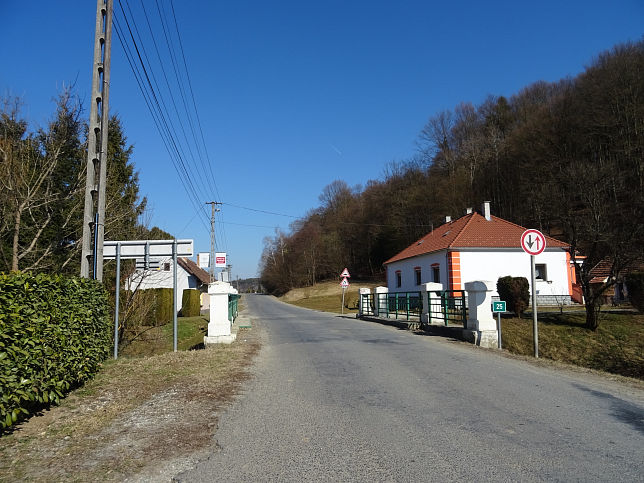 Felsőszlnk, F t