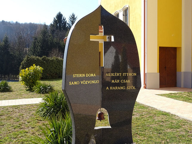 Felsőszlnk, Trilingual-Monument