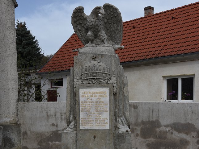 Gencsapti, Kriegerdenkmal