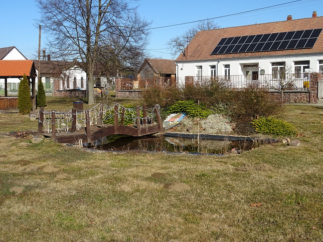 Harasztifalu, Teich mit Br�cke