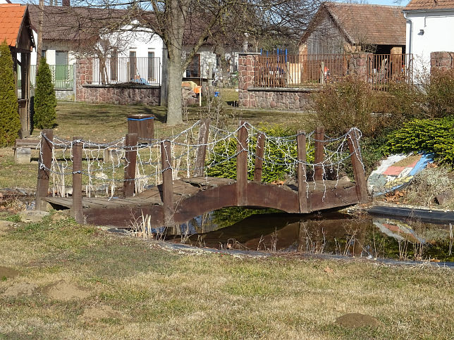 Harasztifalu, Teich mit Br�cke
