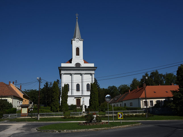 Hegyfalu, Kirche