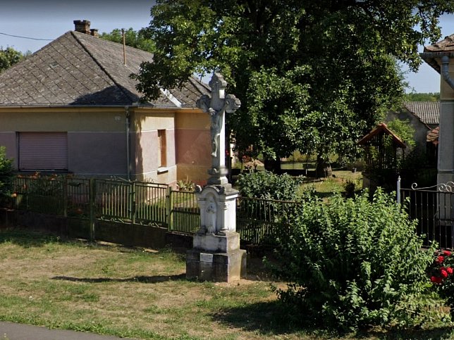 Hegyh�tszentp�ter, Steinernes Kreuz