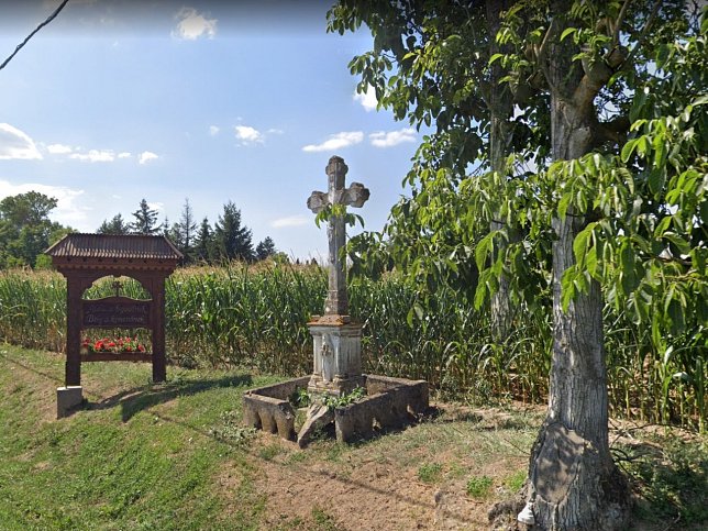 Hegyh�tszentp�ter, Steinernes Kreuz