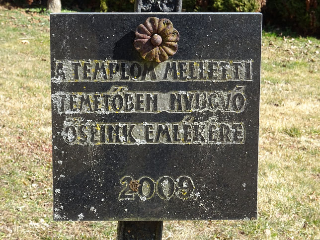 Horv�tn�dalja, Grabstein 'Mutter von sieben Priestern'