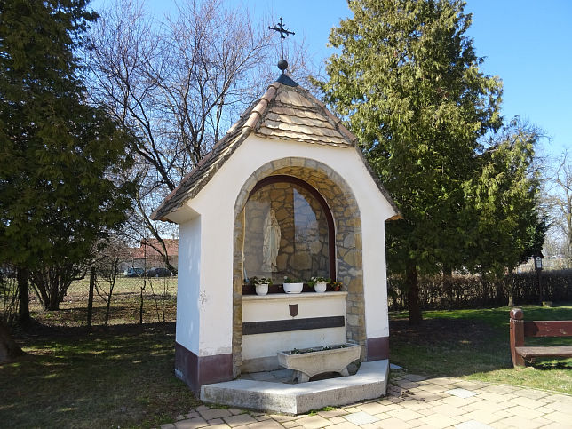 K�rmend-Horv�tn�dalja, Kapelle bei der Kirche