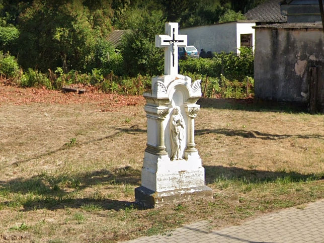 Hosszpereszteg, Steinernes Kreuz