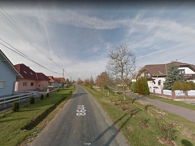 Iklanberny, Strae 8644