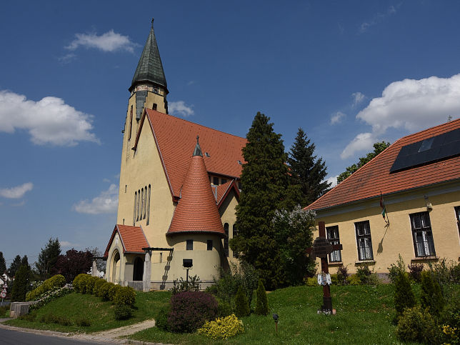 Ivnc, Kirche