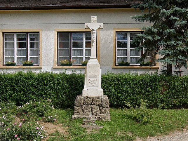 Ivnc, Kreuz
