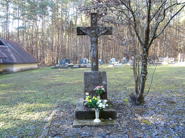 Jakabh�za, Friedhofskreuz