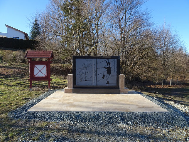 Kemestardfa, Denkmal Stacheldrahtabbau