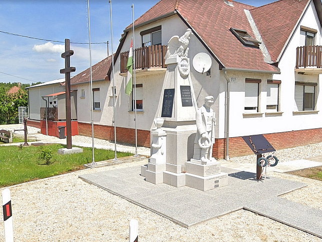 Kisbabot, Kriegerdenkmal