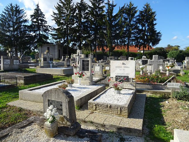 Kisunyom, Friedhof