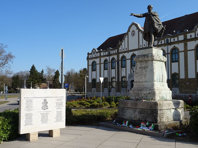 Krmend, Statue von Kossuth Lajos