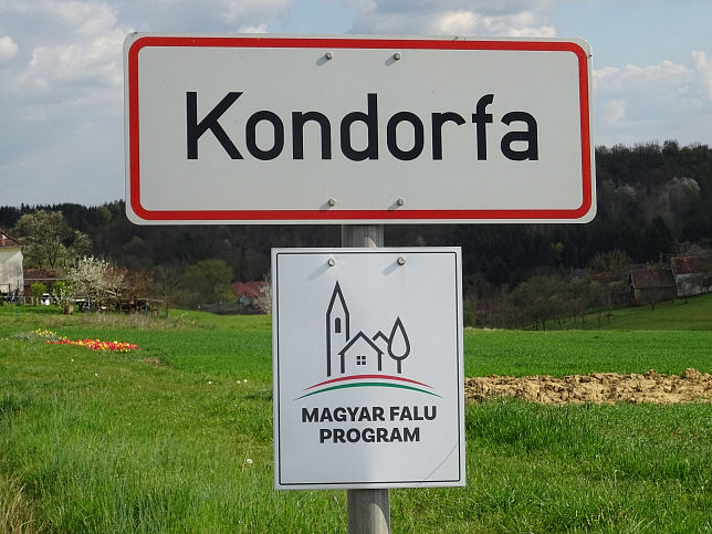 Kondorfa, Ortstafel