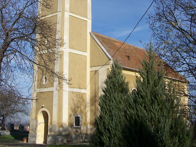 Maglca, Kirche