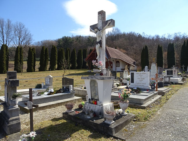 Magyarlak, Friedhofskreuz