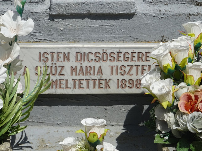 Magyarndalja, Friedhofskreuz
