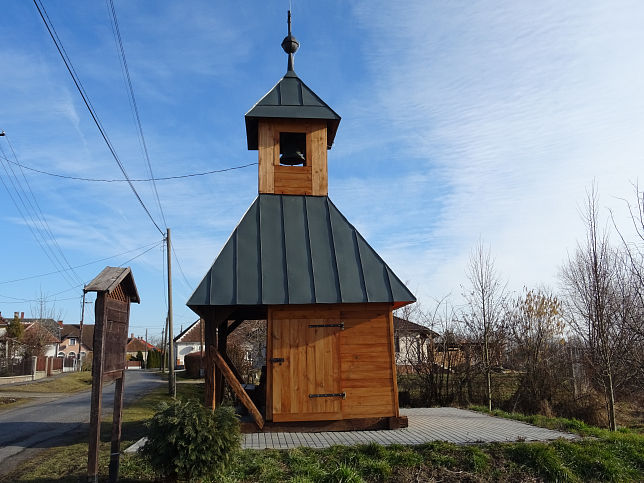 Magyarndalja, Glockenturm