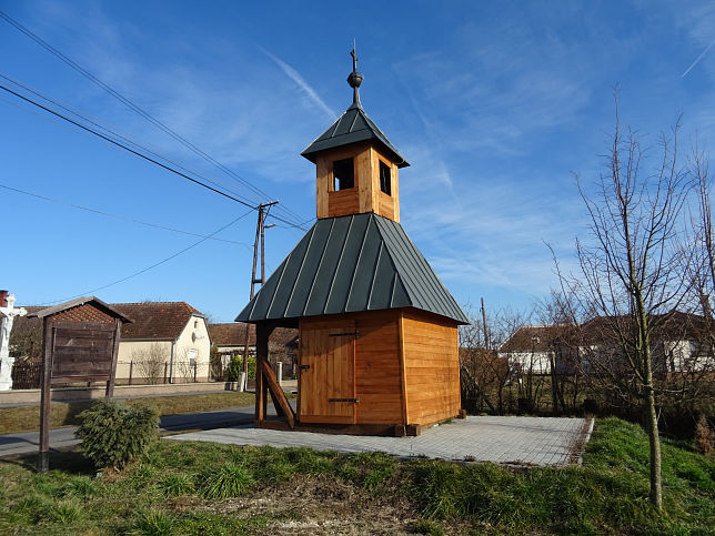 Magyarndalja, Glockenturm
