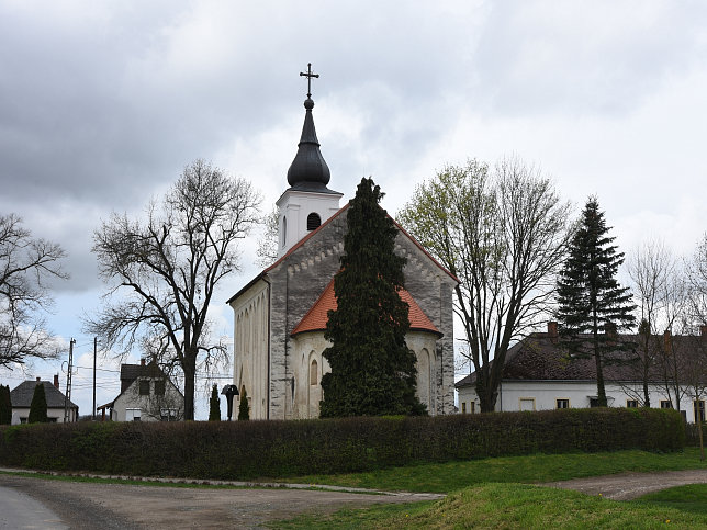 Magyarszecsd, Kirche