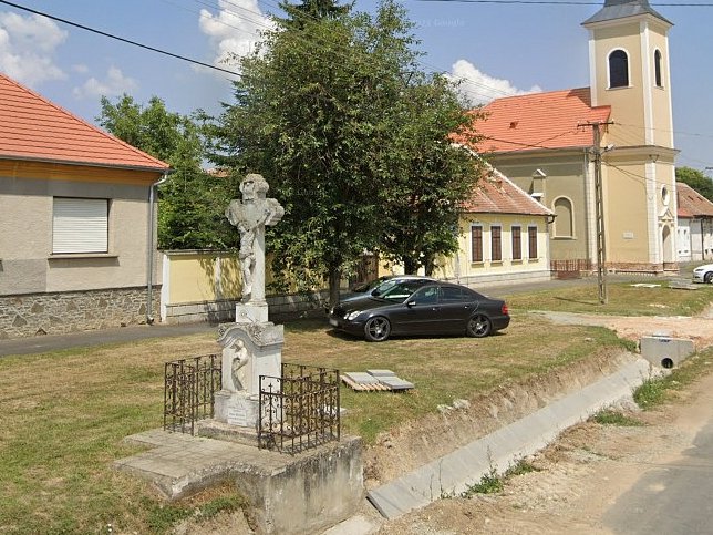 Megyeh�d, Steinkreuz