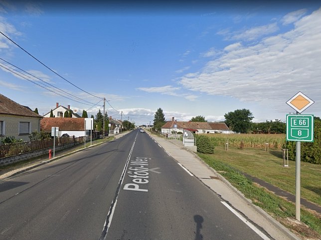 Molnaszecs�d, Stra�e 8