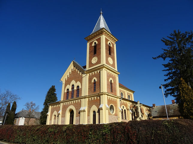 Nagyklked, Kirche