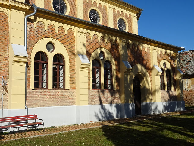 Nagyklked, Kirche