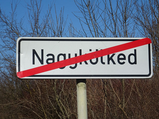 Nagyklked, Ortstafel-Ende