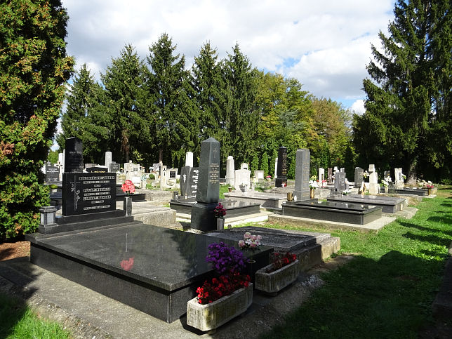 Nrai, Friedhof