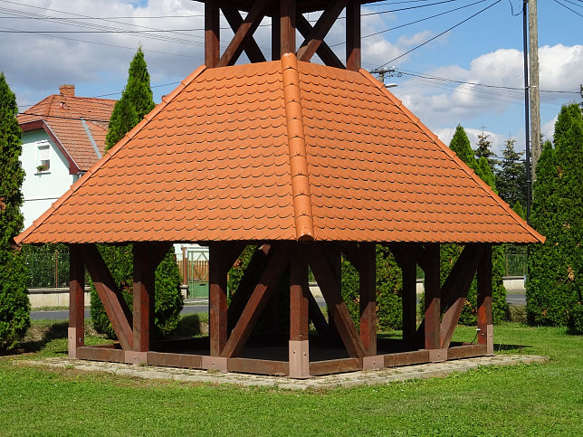Nrai, Glockenturm