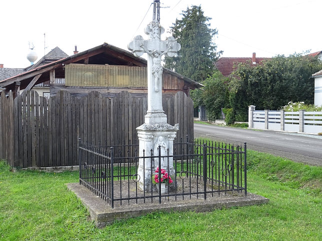 Nrai, Kreuz