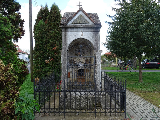 Nrai, Nepomuk-Statue