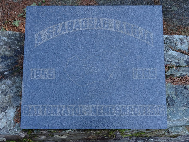 Nemesmedves, Befreiungsdenkmal