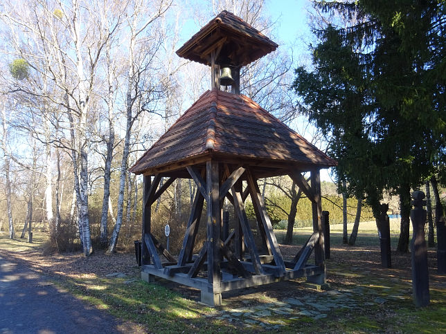 Nemesmedves, Glockenturm