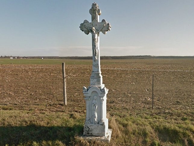Nygr, Steinernes Kreuz