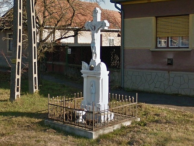Nygr, Steinernes Kreuz