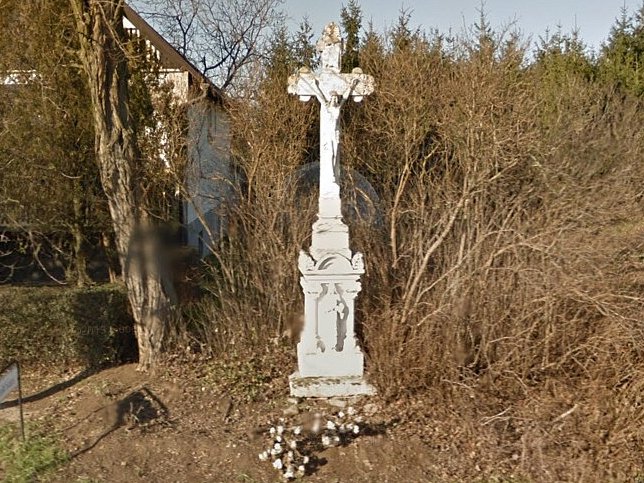 Nygr, Steinernes Kreuz