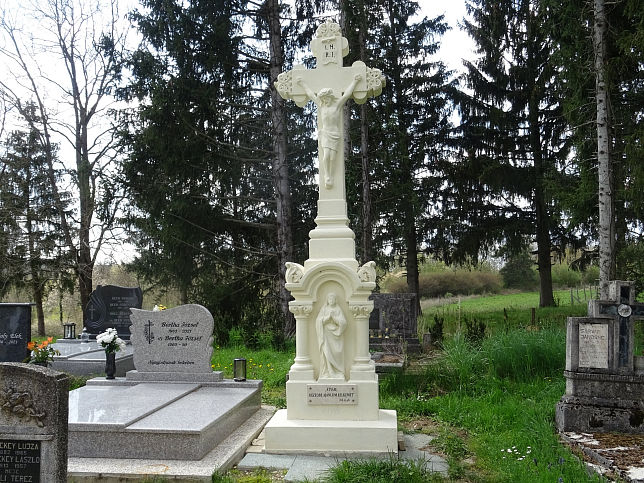 �riszentp�ter, Friedhof bei der Kirche St. Peter der Apostel