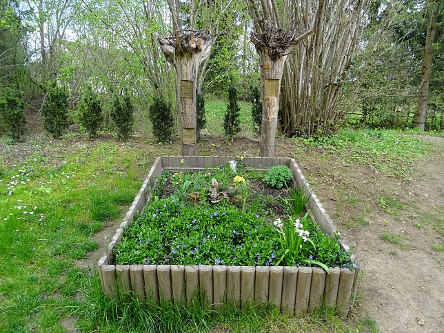 �riszentp�ter, Friedhof bei der Kirche St. Peter der Apostel