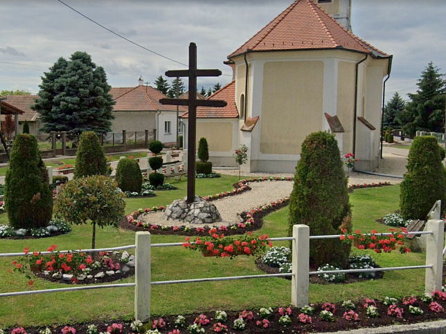 Psztori, Holzkreuz