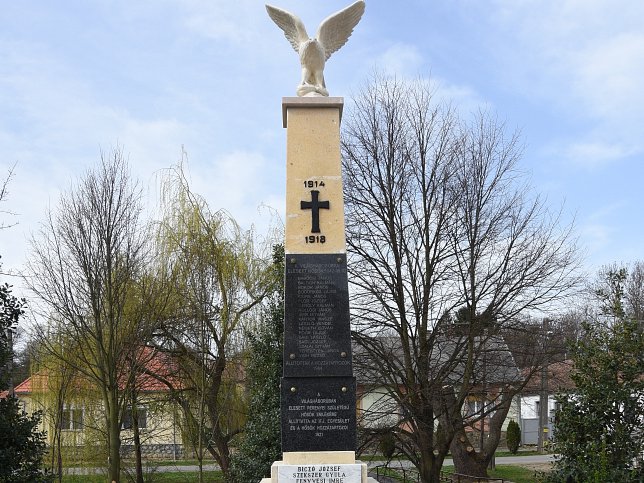Perenye, Kriegerdenkmal