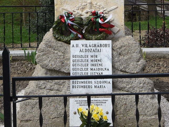 Perenye, Kriegerdenkmal