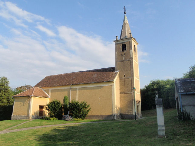 Peresznye, Kirche Hl. Edmund