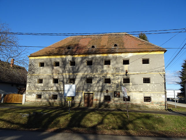 Pornapti, Getreidespeicher (gabonatrol)