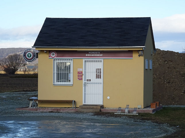 Pornapti, Tabakladen