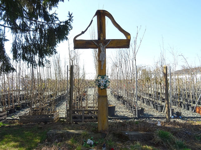 R�baf�zes, Friedhofskreuz