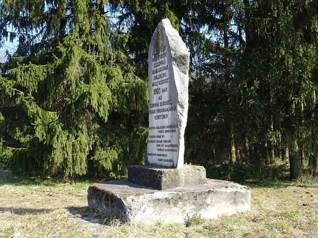 R�baf�zes, Gedenkstein